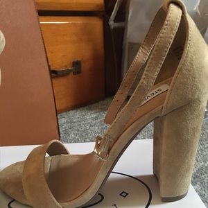 BRAND NEW Steve Madden Carrson Sand Suede
